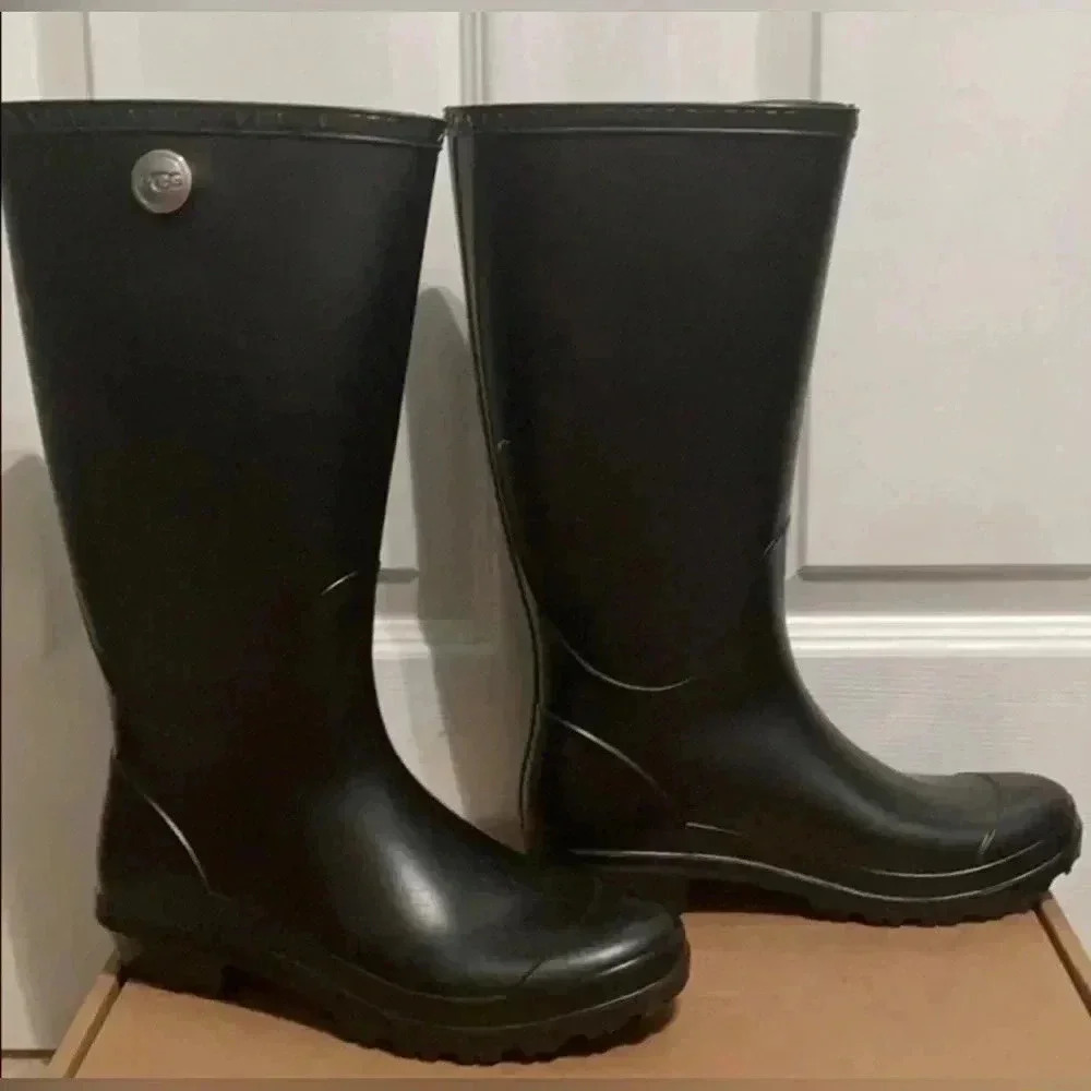 UGG Rainboots - Picture 2 of 4